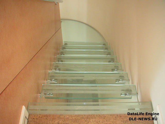 Лестницы и полы из стекла